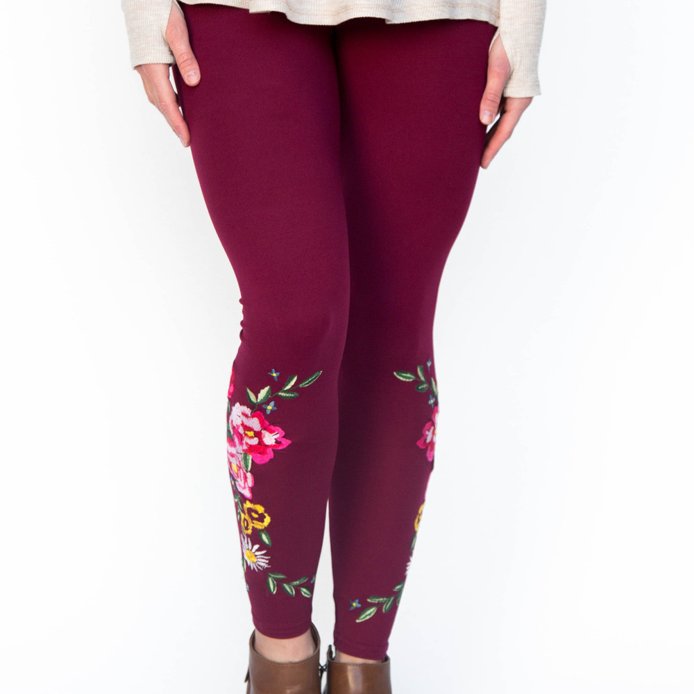 NWT Agnes & Dora Embroidered Leggings